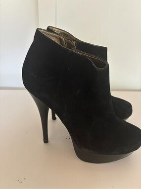 Steve Madden Black Suede Platform Ankle Booties - Women's High Heel. NO BOX